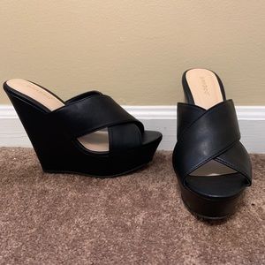 Slip on wedges, size 8